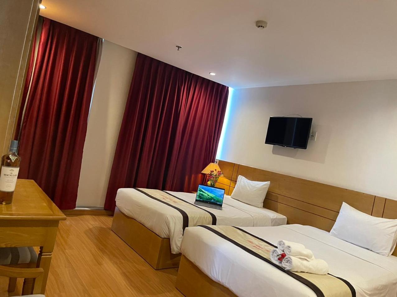 Nhat Linh & Hotel Da Nang