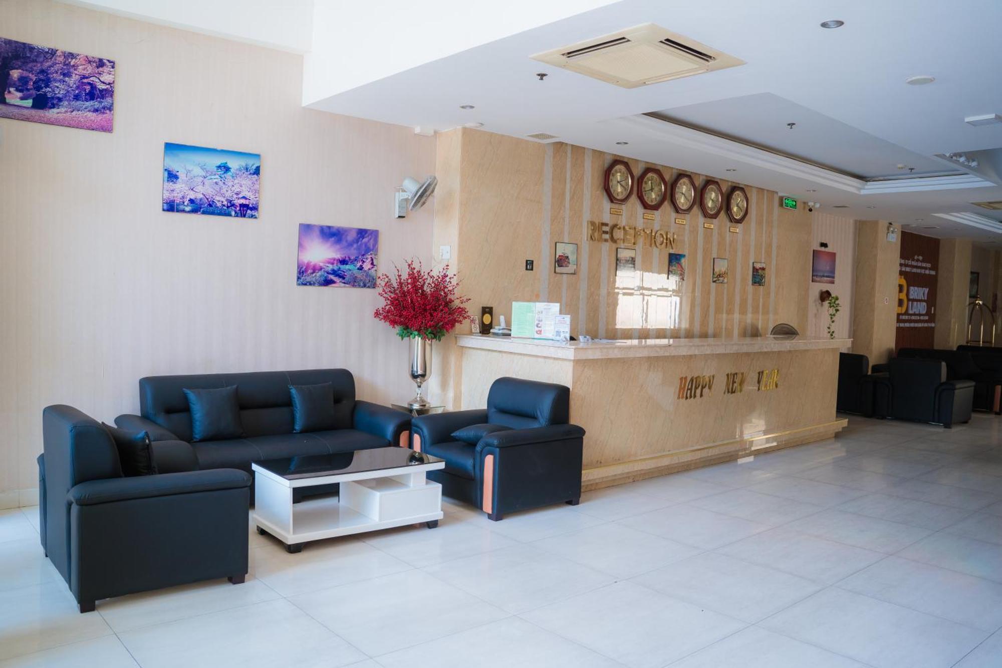 Nhat Linh & Hotel Da Nang