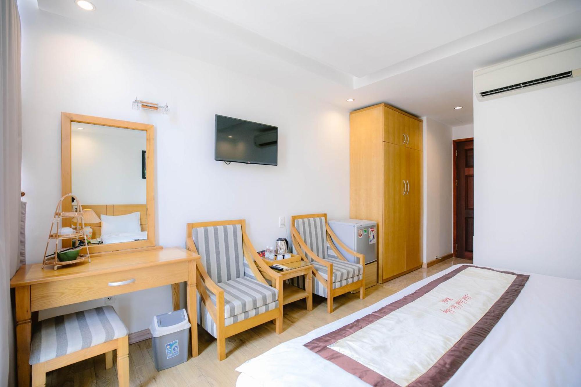 Nhat Linh & Hotel Da Nang